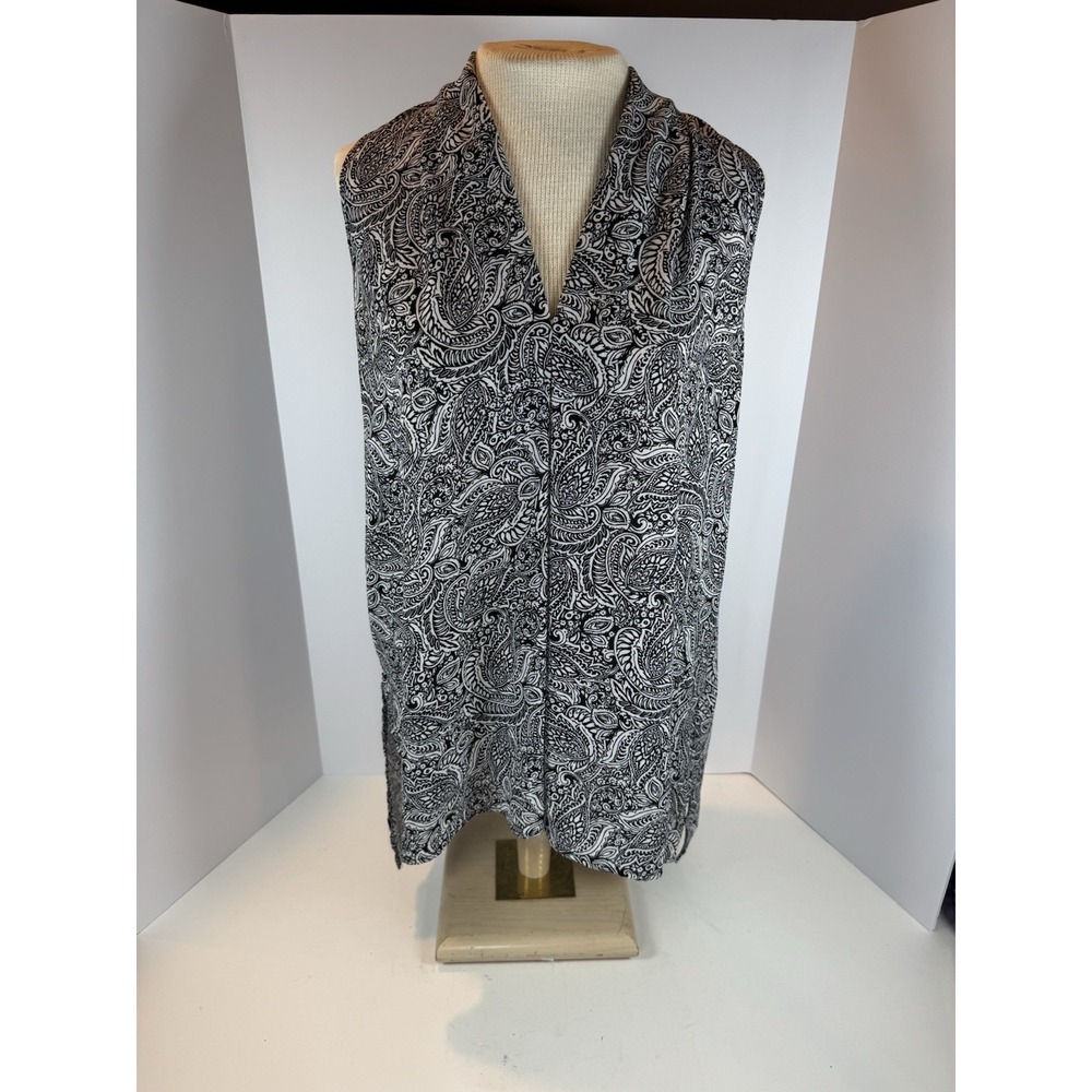 Floral & Ivy Black White Paisley Sleeveless Blouse V-neck Career Feminine‎